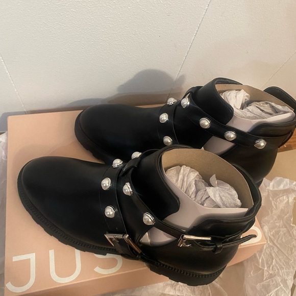 NWT Clarice Cut-Out Lug sole boot 7.5 - Picture 9 of 13